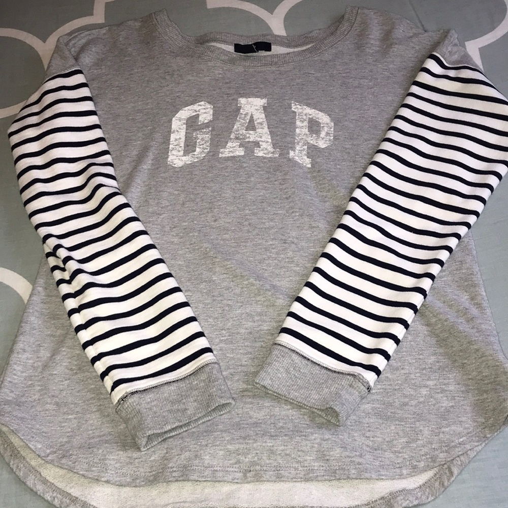 Gap sweatshirt size small women’s